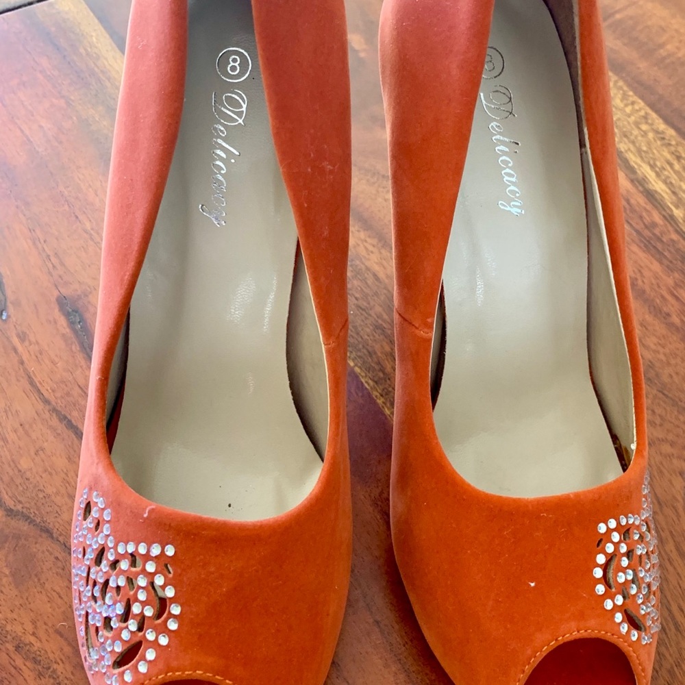 Cute heels. Velvet orange size 8